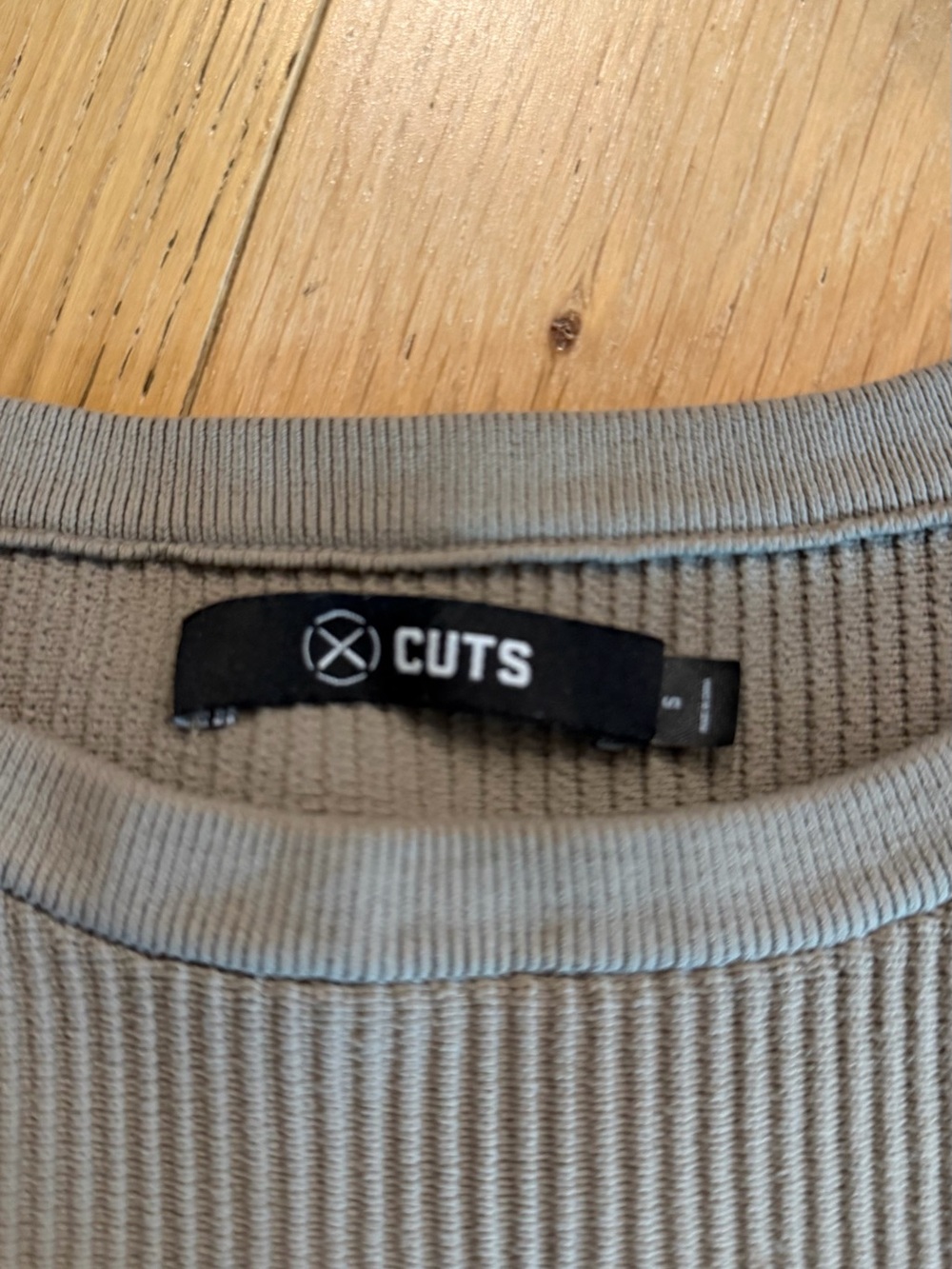 Cuts two piece set - Picture 3 of 5